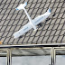 Hückelhoven-Doverhahn - Modellflugzeug beschädigt Hausdach 