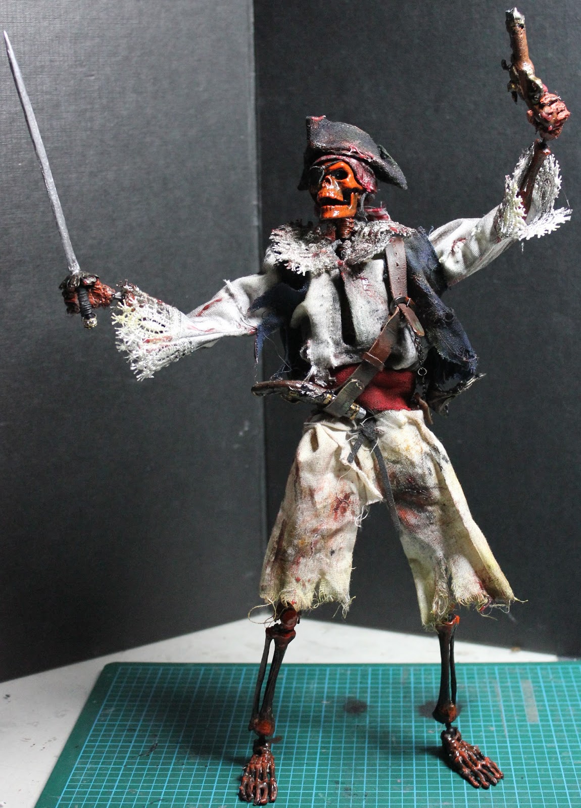 Action figure skeleton by Fattel: 1/6 scale skeleton pirate