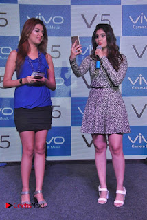 Actress Surabhi & Pooja Sree Launches Vivo Global’s V5 Smartphone  0009