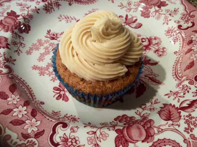 Gluten Free Baking Bear: GLUTEN FREE VEGAN VANILLA CUPCAKES