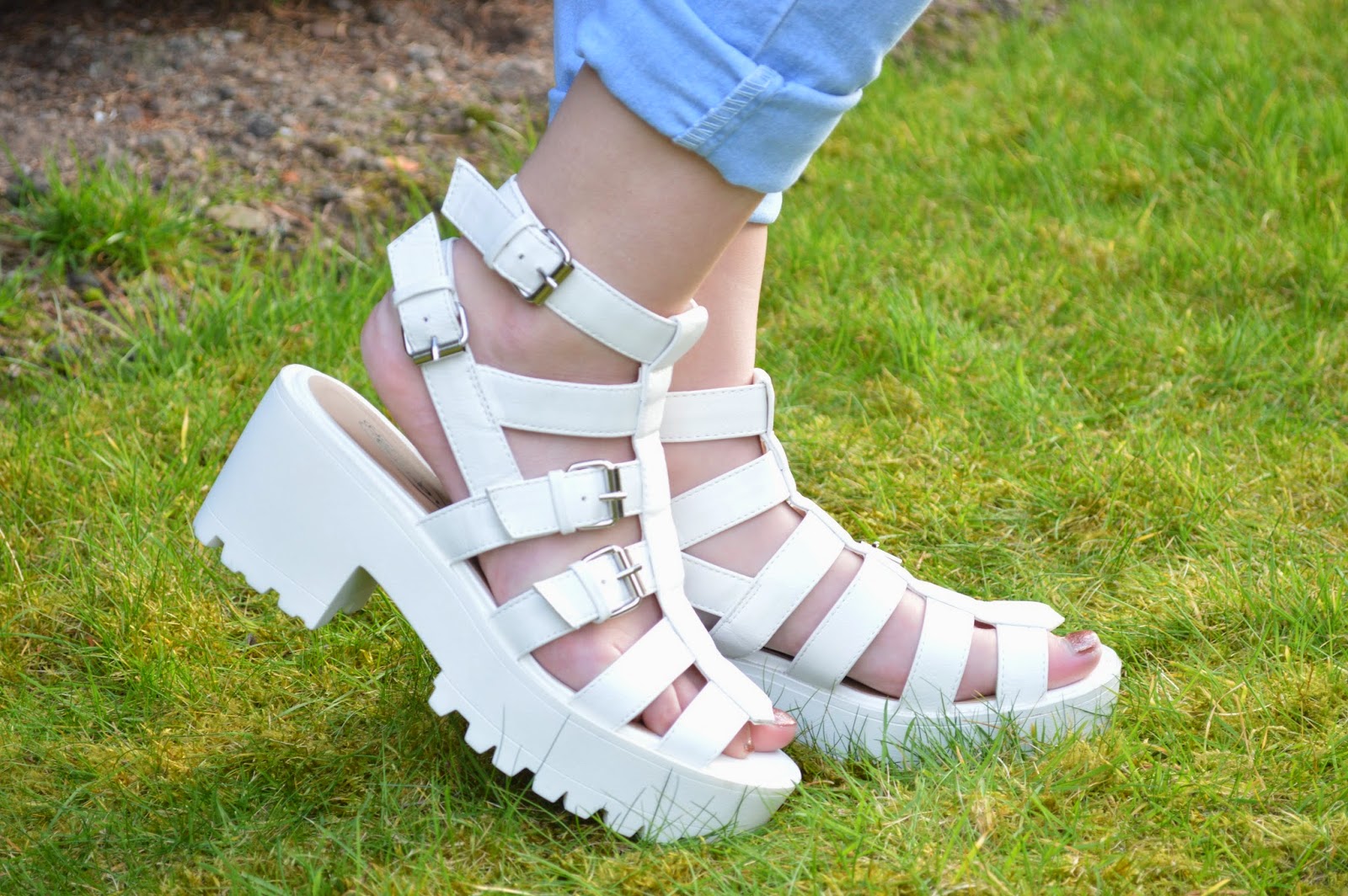 CHUNKY BUCKLED SANDALS GETTING READY FOR SUMMER FEATURING RIVER