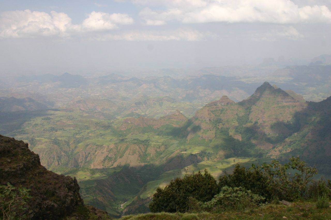 Восточное плоскогорье африки. Эфиопское Нагорье Африка. Горы Эфиопское Нагорье. Национальный парк Сымен Эфиопия. Эфиопское Нагорье реки.