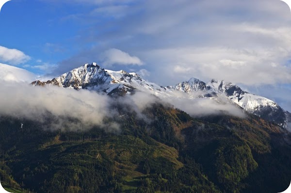 Proses Pembentukan Gunung dan Pegunungan (Gaya Orogenesis dan Epirogenesis) Proses Pembentukan Gunung dan Pegunungan (Gaya Orogenesis dan Epirogenesis)