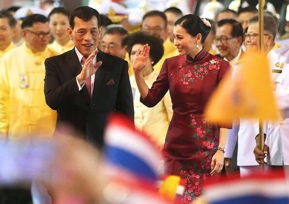 Thai King Maha Vajiralongkorn and Queen Suthida visited Yaowaraj and Mangkorn Kamalawas Temple and Thienfah Foundation Hospital
