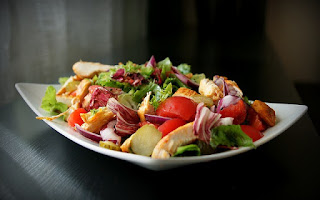 Variedad de verduras en ensalada para cenar Ensalada de hojas y verduras