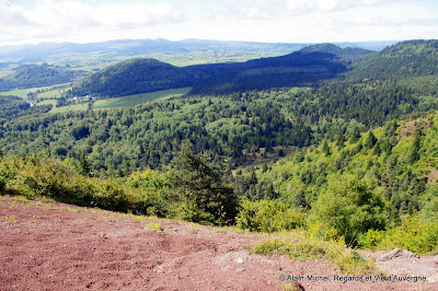 Le Puy de Lassolas, dans la chaîne des Puys.