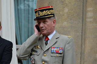 Le général Benoît Puga fête son adieu aux armes ce weekend GARDEN2012-0687447939-TGY%2B261%2B%2528Copier%2529