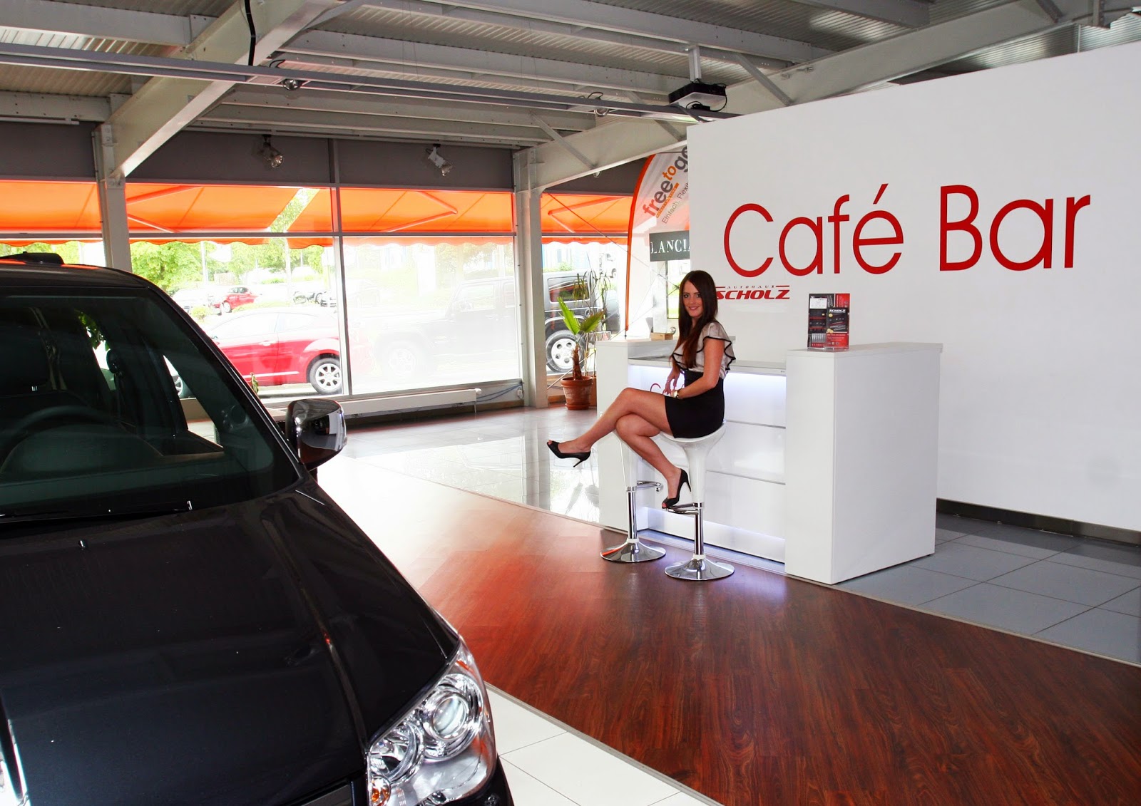 Colour up your office !: Servicetheken und Verkaufstheken für Ihre