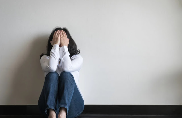 Gambar wanita menangis Gambar wanita menangis