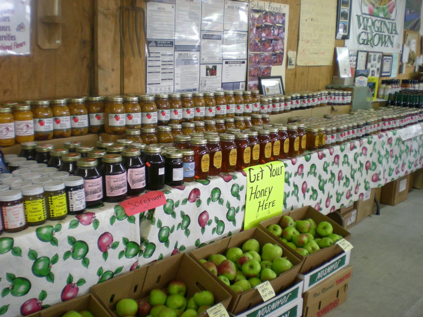 Jarvis House Peaches at Gross' Orchard Bedford, Virginia