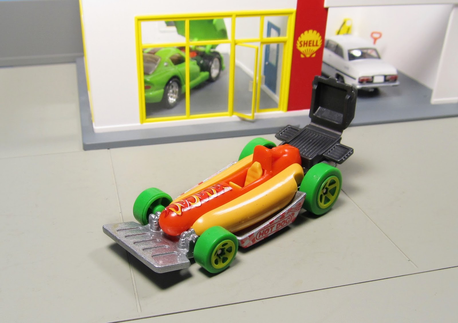 Hot Wheels Hot Dog Street Wiener