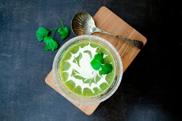 An easy broccoli and spinach soup. High in vitamins and nutrients but cheap to make. Only 145 claories and 38p per serving. www.tinnedtomatoes.com