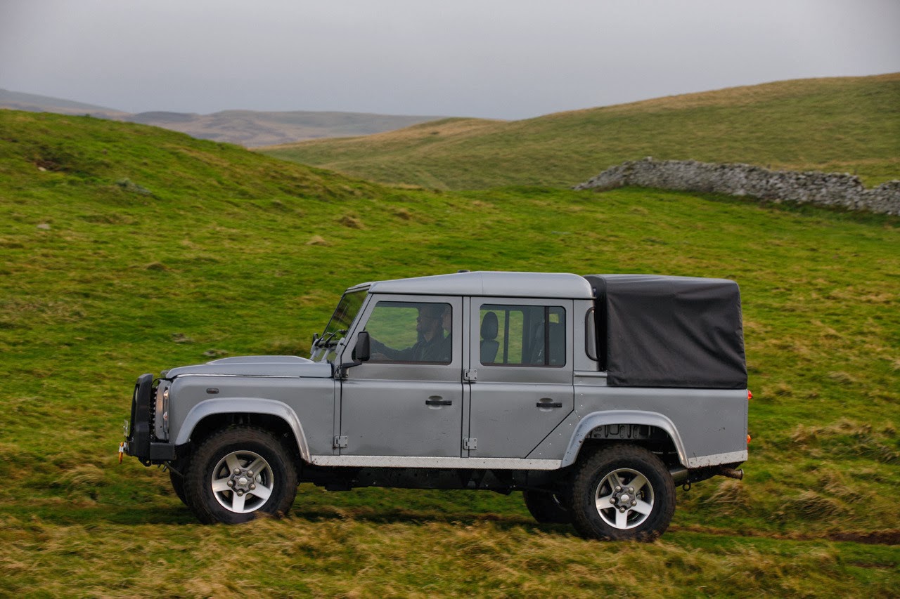 169 Automotiveblogz 2012 Land Rover Defender 110 Double Cab