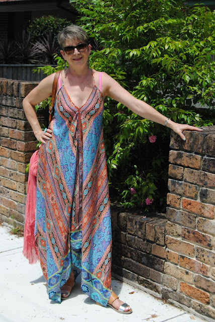 HOW TO WEAR A CAFTAN DRESS FROM A POOL PARTY TO A COCKTAIL PARTY