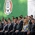 Peña Nieto abandera a la Selección Nacional de Futbol