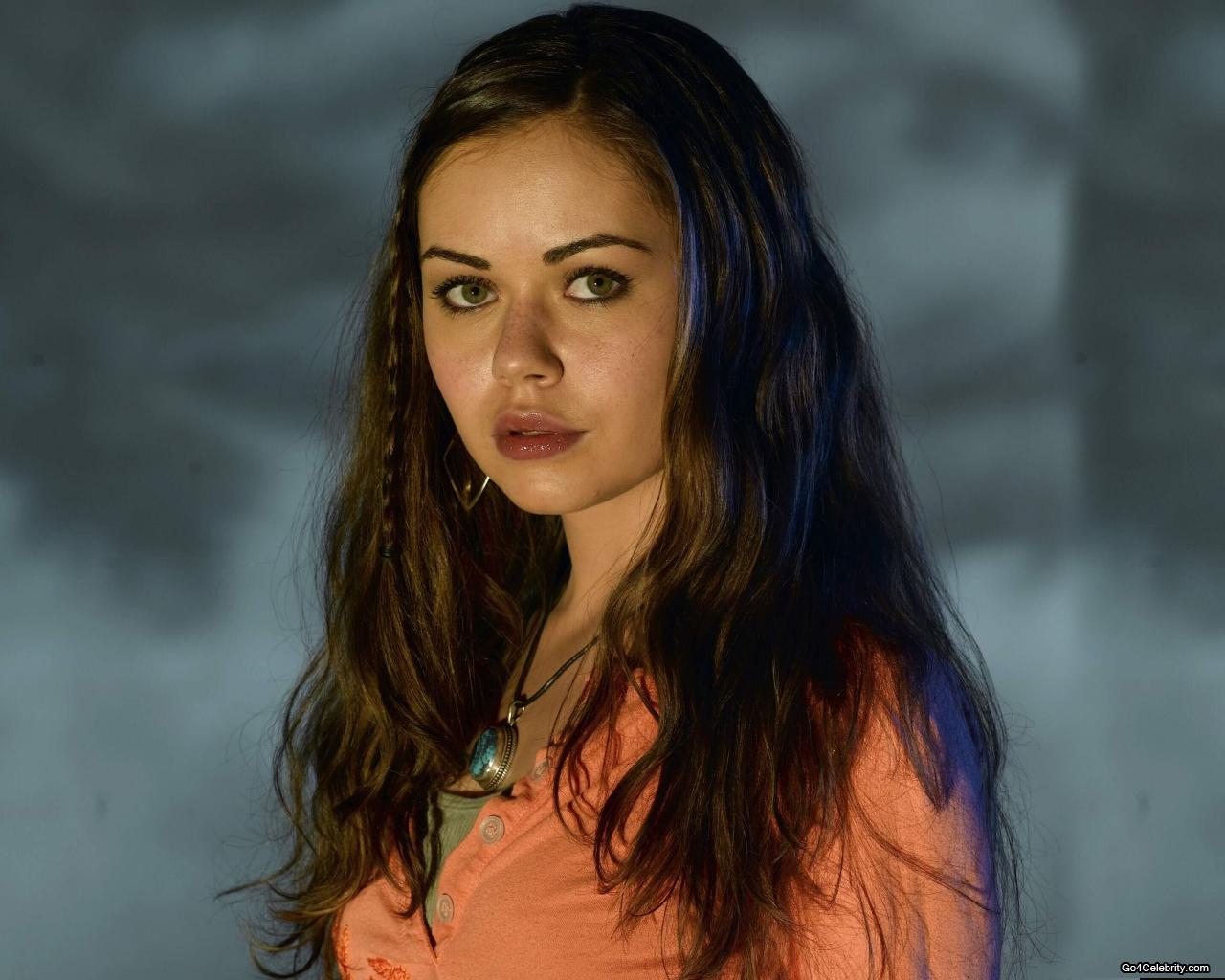 Alexis Dziena Wallpaper ~ Top Actress Gallery