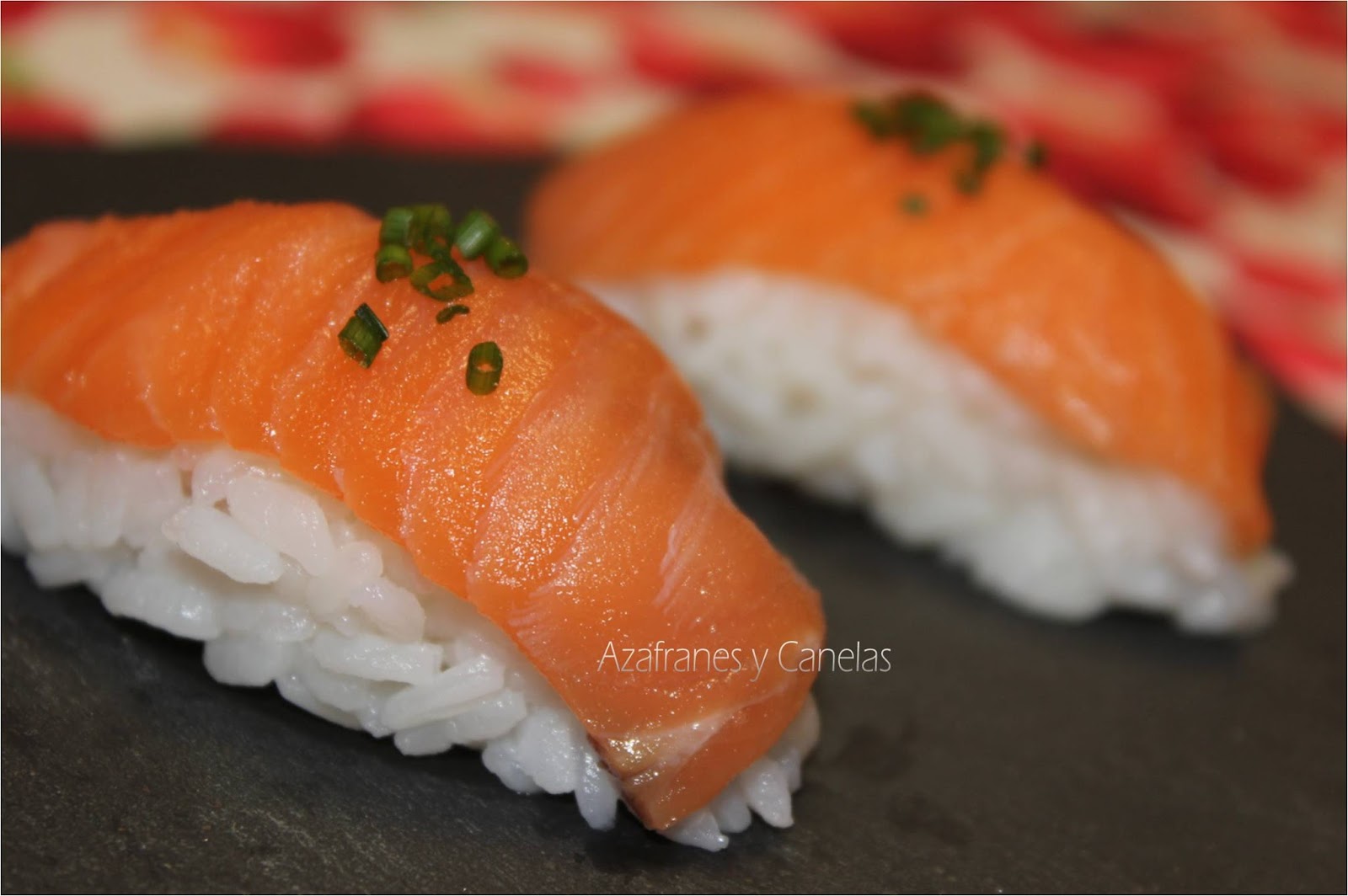 Nigiri sushi de salmón - Azafranes y Canelas