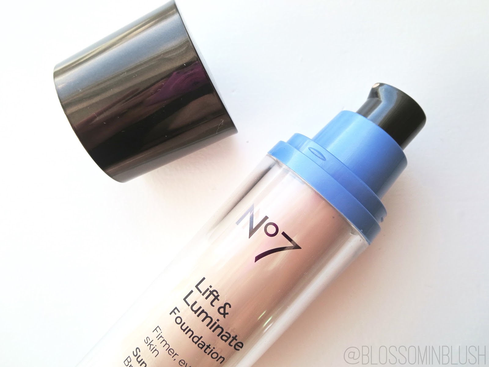 Product Review | No.7 Lift & Luminate Foundation / Blossom In Blush