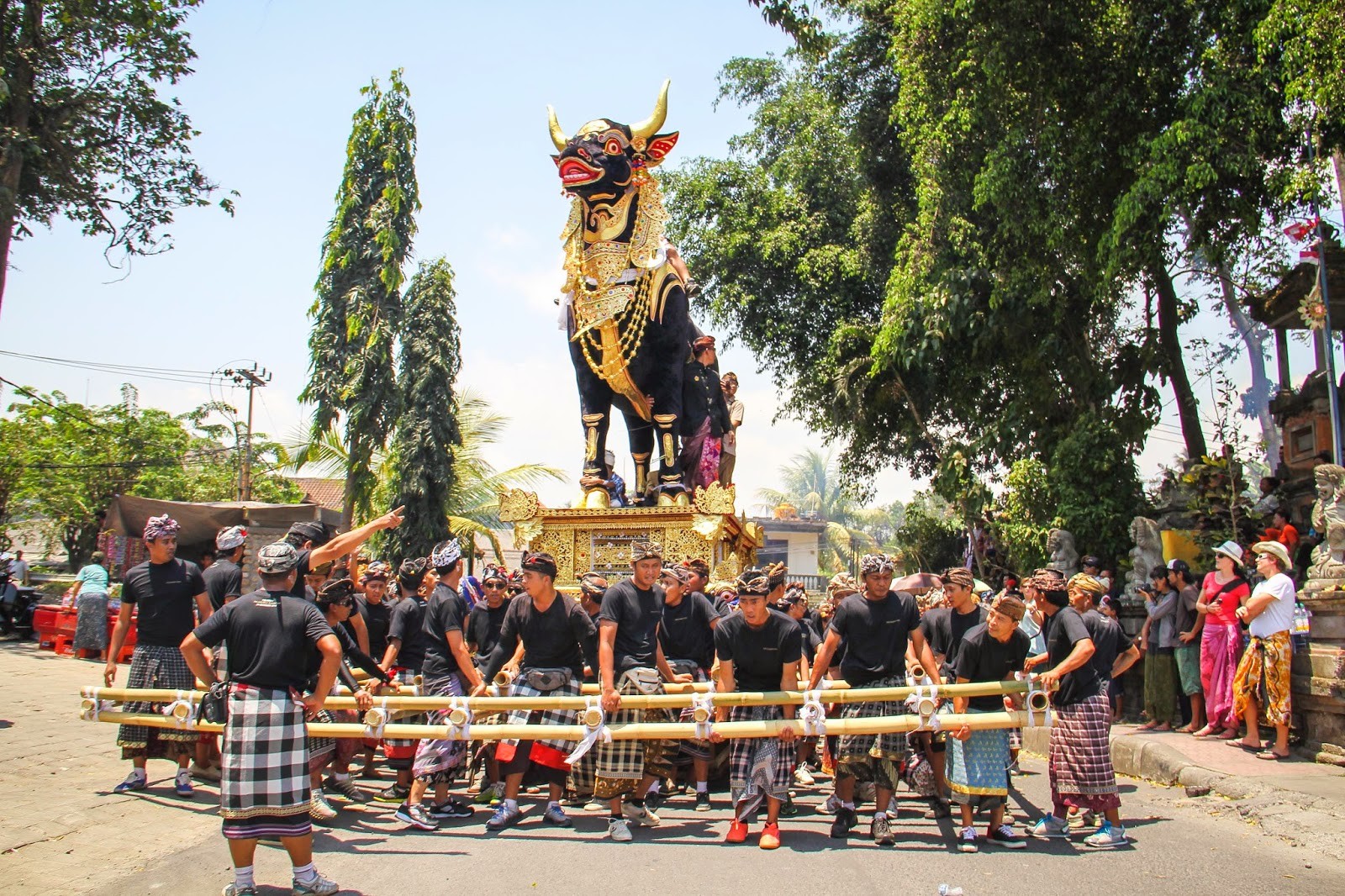 9 Upacara Adat  di Indonesia Dengan Keunikan Masing masing 