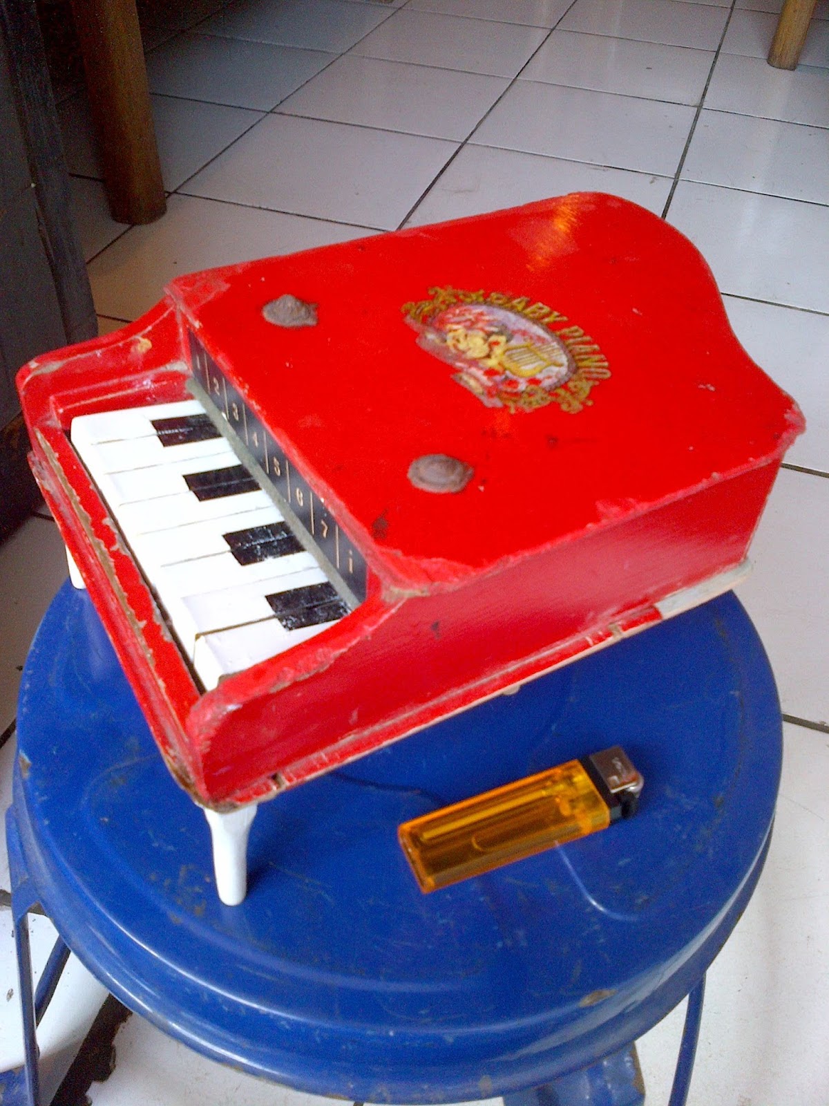 Gaya Antik Galeri : Mainan Anak Vintage Era 70an `Baby Piano`Bahan Kayu