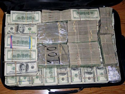 Montones de dinero en cada rincón… El Chapo Guzman