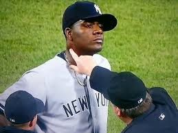 Michael Pineda, expulsado por sustancia en el cuello.(Video) 