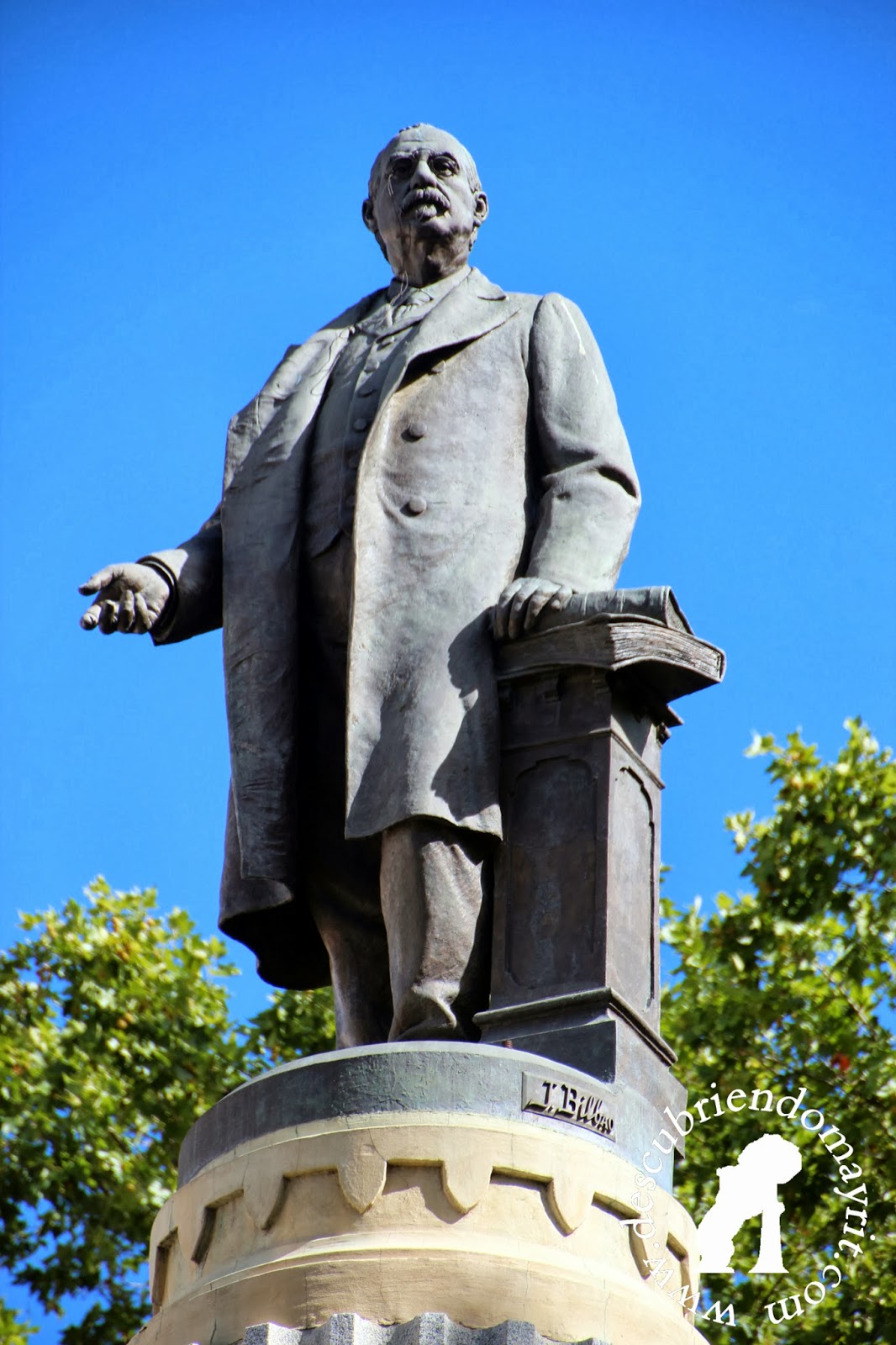 Descubriendo Mayrit Guia de turismo en Madrid Monumento a Cánovas