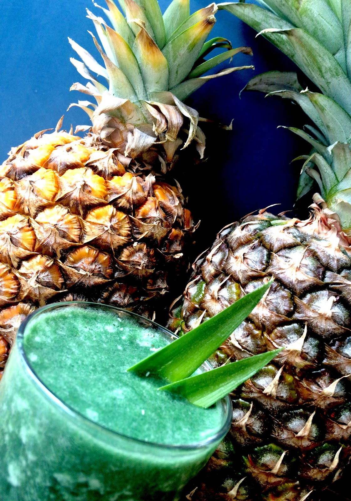Hawaiian Breeze Tropical Smoothie Recipe with Pineapple and Spirulina