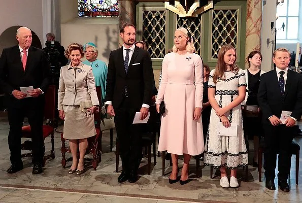 Crown Princess Mette-Marit, Princess Ingrid Alexandra, Princess Märtha Louise, Emma Tallulah Behn, Leah Isadora, Maud Angelica