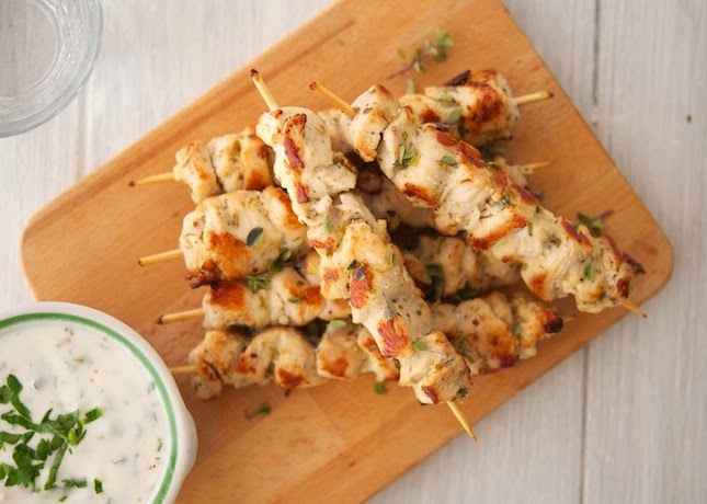 Chicken Souvlaki Kebabs with Tzatziki Sauce Chicken Souvlaki Kebabs with Tzatziki Sauce