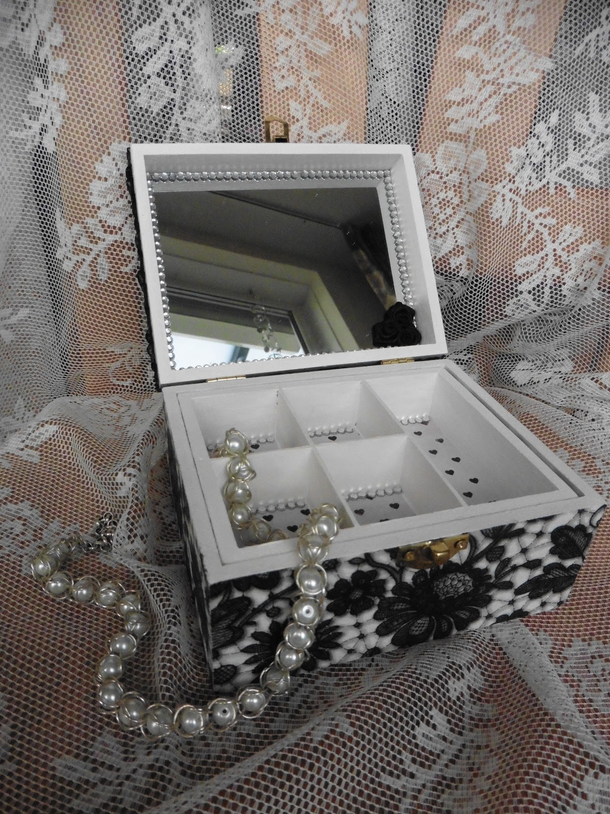 Crafting4you Jewelry box black and white