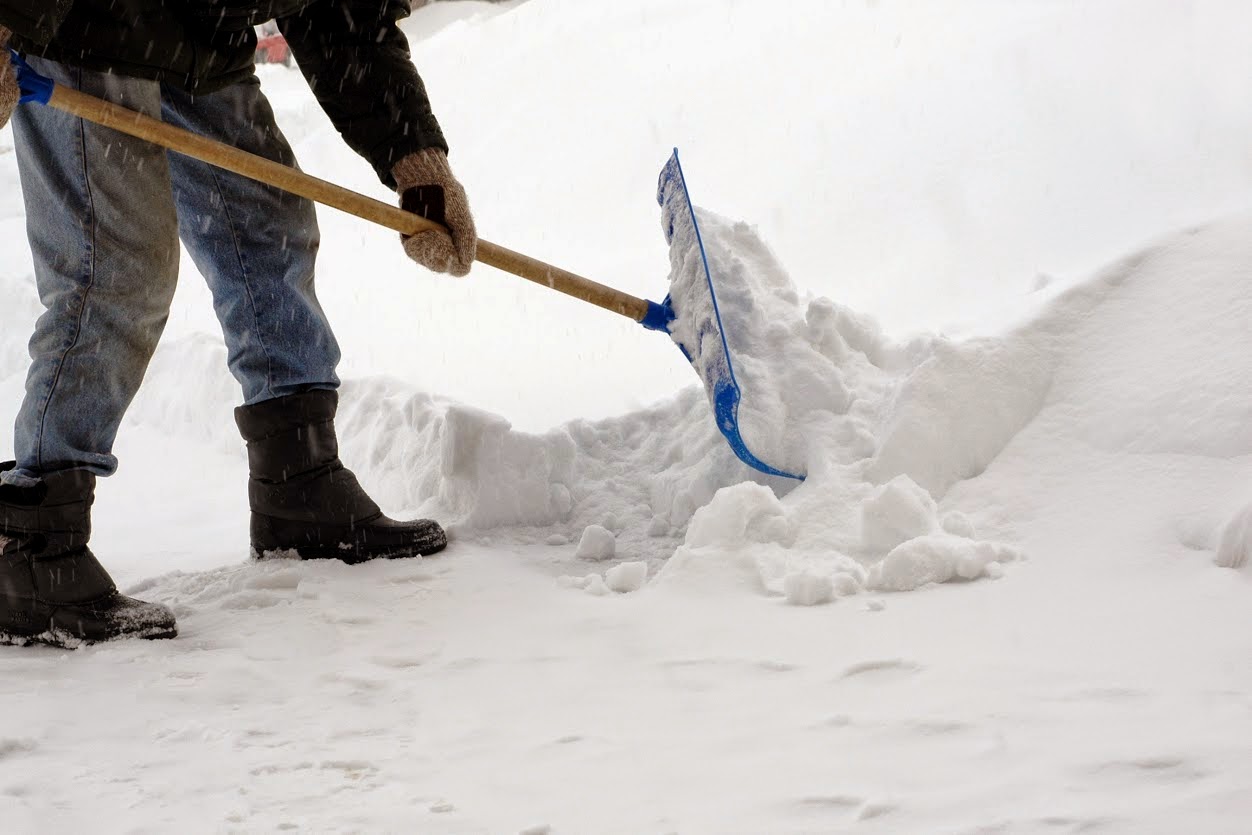 Phil's Main Roofing: Paving The Way: Snow Removal Tips
