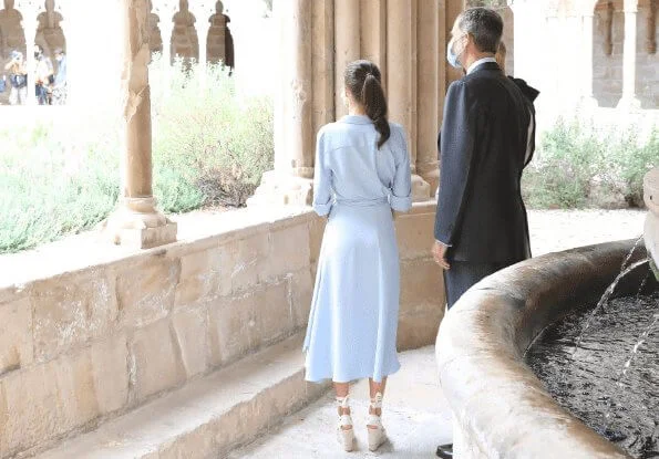 Queen Letizia wore a light blue midi shirt dress from Pedro del Hierro 2019 collection. Queen Letizia wore a new Macarena shoes. Barcelona