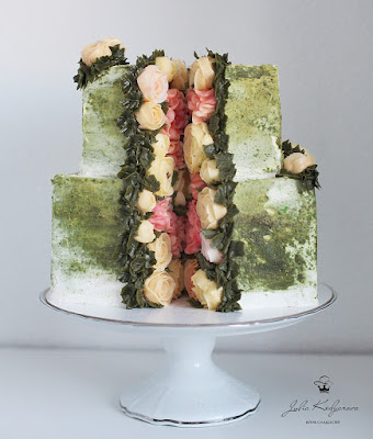 K'Mich Weddings - wedding planning - wedding cake ideas - green cake with flowers in the middle - yulia.kedyarova's profile picture yulia.kedyarova