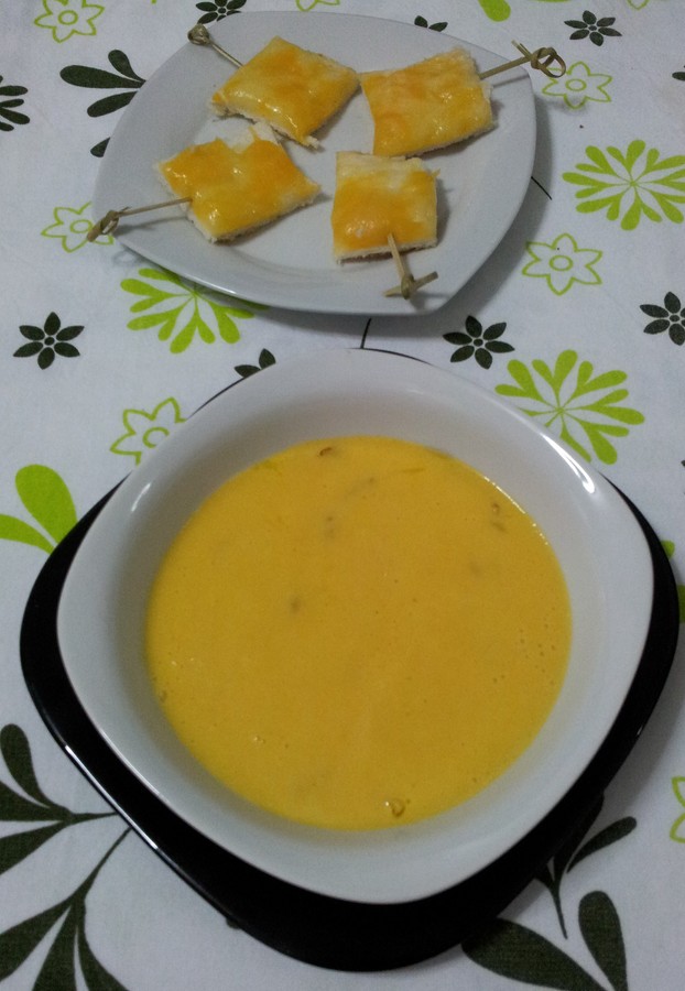 crema de pepinos con cebolla confitada