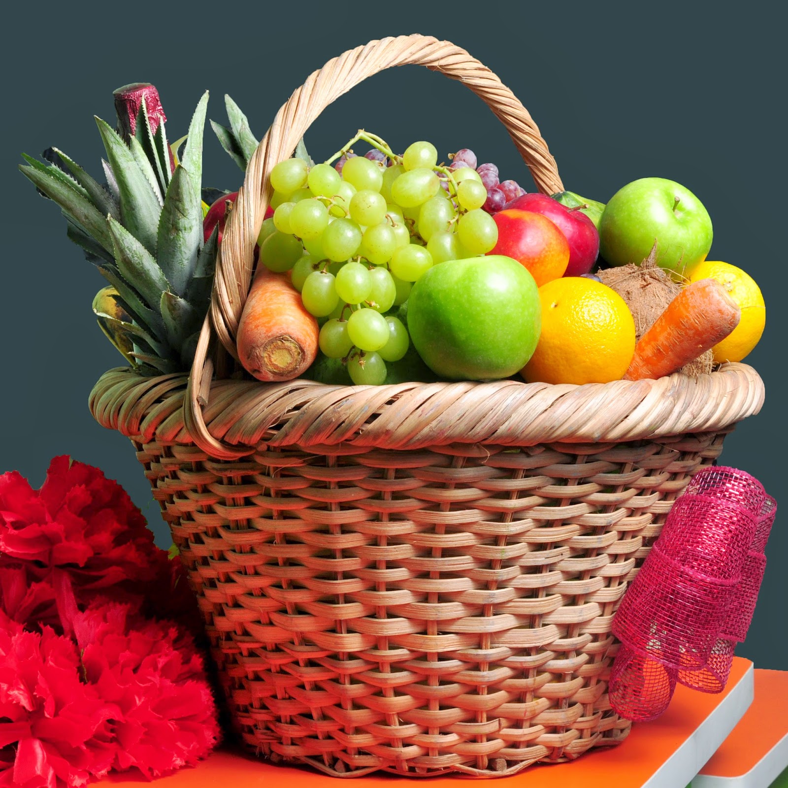 GET THESE YUMMY FRUIT BASKETS & GIFT HAMPERS FOR CHRISTMAS FROM SO