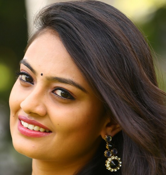 Beautiful Tamil Actress Nikitha Narayan Oily Face Close Up Stills