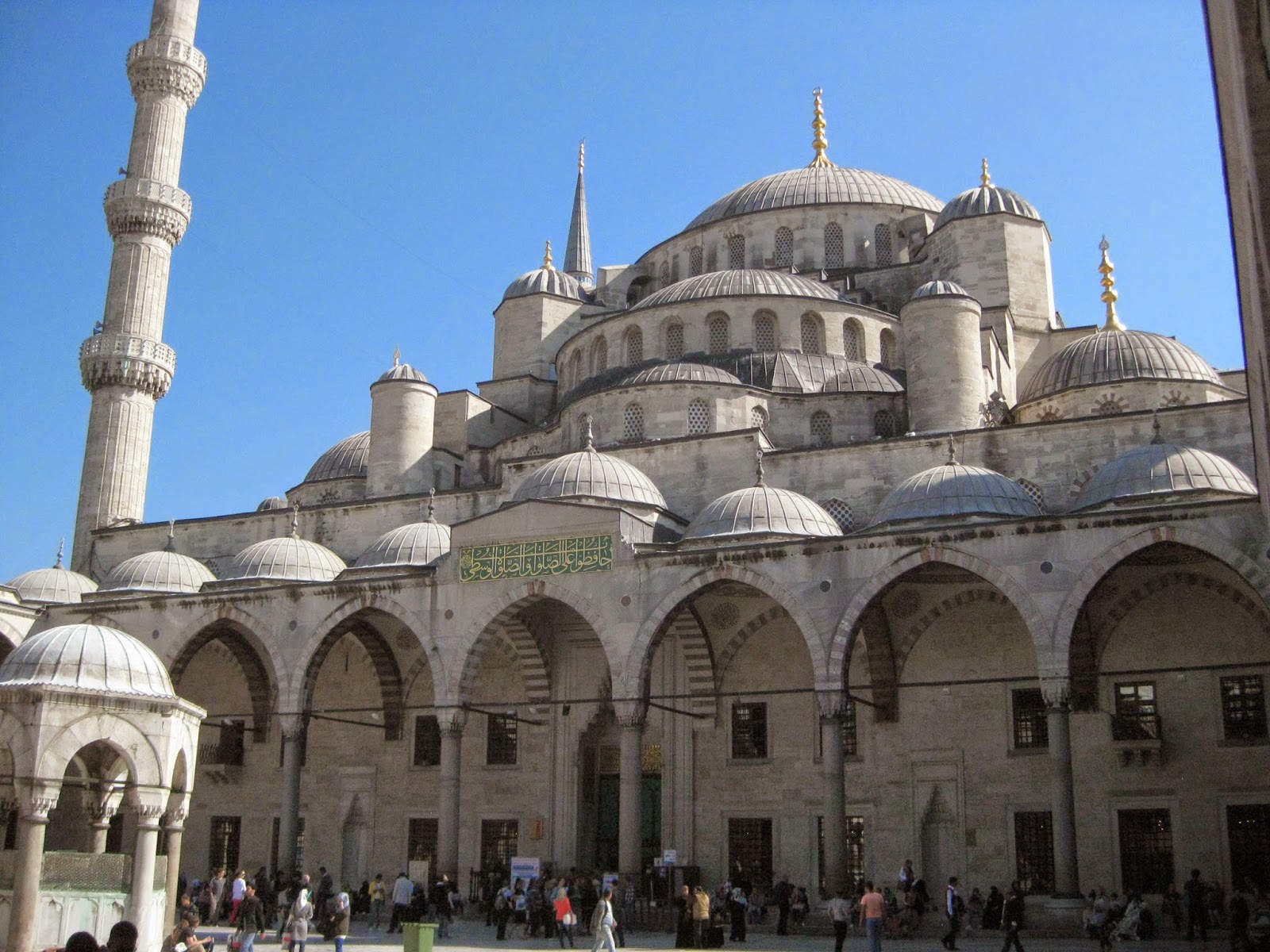 Istanbul - Visitors can only enter the Blue Mosque after prayer is finished