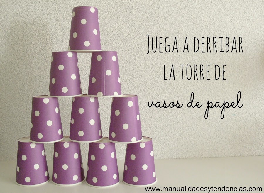Torre de vasos de papel