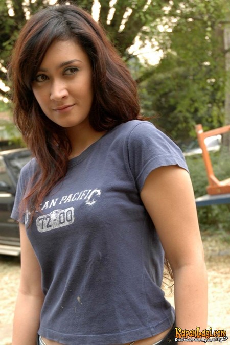 Artis Model Terpanas: Nafa Urbach..... WOW seksi dan sensual