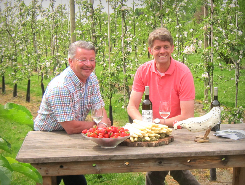Turbohausfrau Erdbeer Spargel Salat Mit Diversen Bloggerzutaten