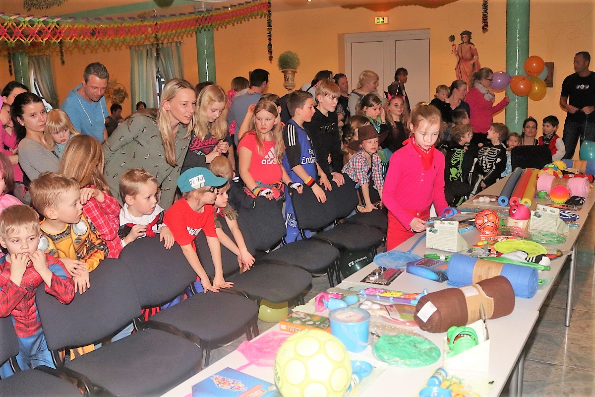 Heideort Steinhorst Niedersachsen Kinderfasching auf dem Saal von "Da Mario" 2.Teil