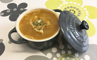 Sopa de cebolla con alubias blancas