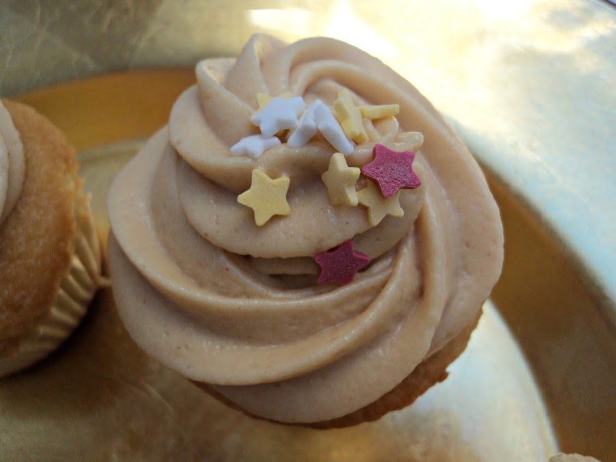 http://www.olorahierbabuena.com/2013/01/cumpleanos-de-mi-paula-cupcakes-la.html