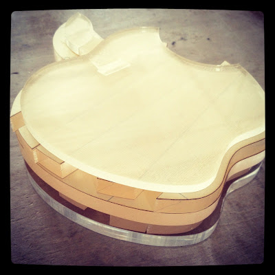 アクリルをレーザーにてカット