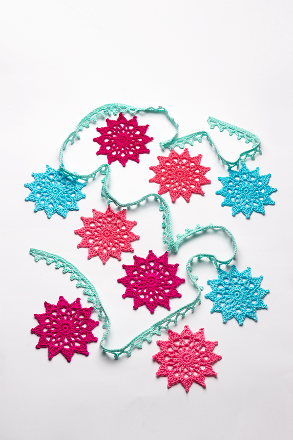 Crochet Stars Garland, Anabelia Craft Design free pattern for Anchor Crafts