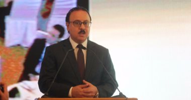 وزير الاتصالات يعلن عن اصدار اول موبايل مصري منتصف 2017