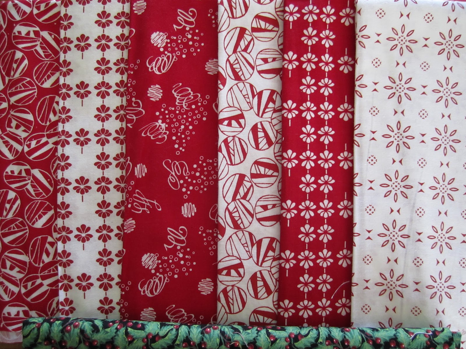 Sunday's Quilts: christmas tree skirt - tutorial - part 2 (fabrics etc)