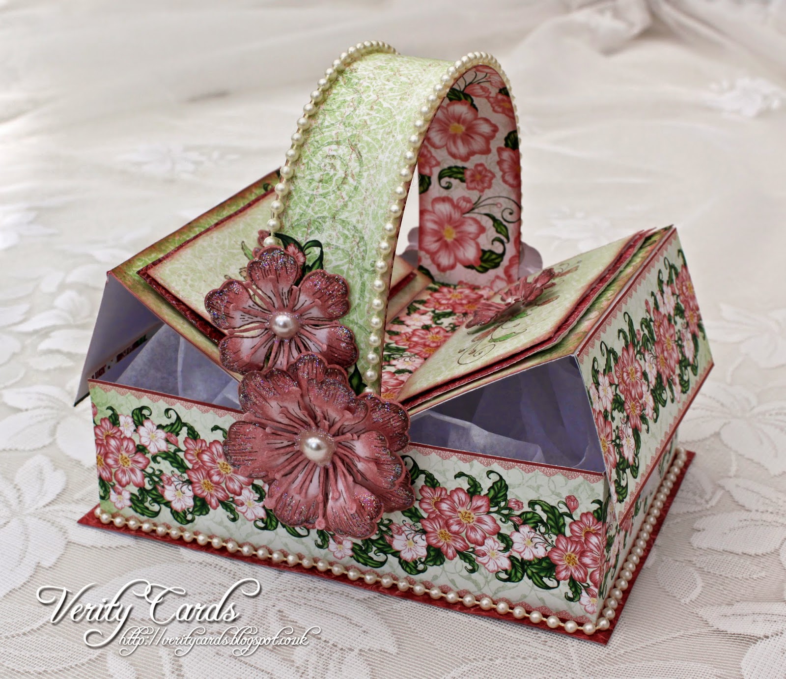 Verity Cards Picnic basket gift box