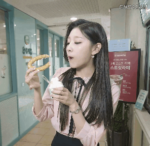 혼밥 고라니 정예인